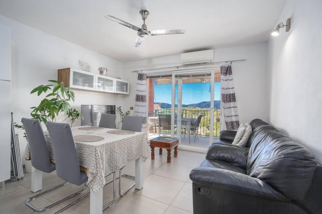 Family Village Apartment Vrh  Bagian luar foto