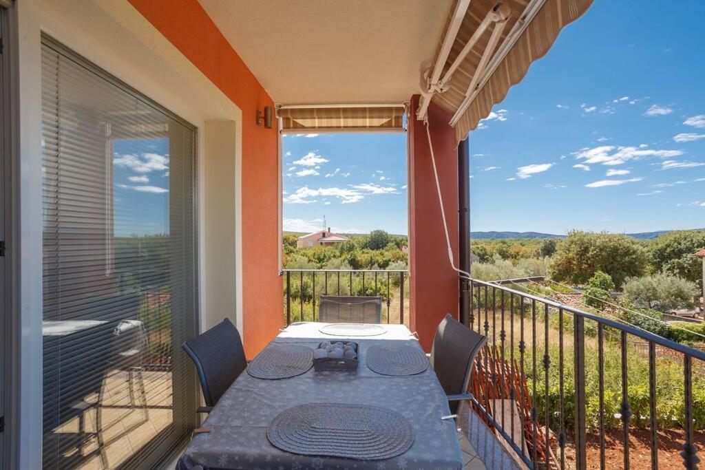 Family Village Apartment Vrh  Bagian luar foto